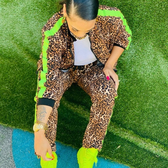 Super cute 2 piece set! Only worn once - Picture 3 of 4